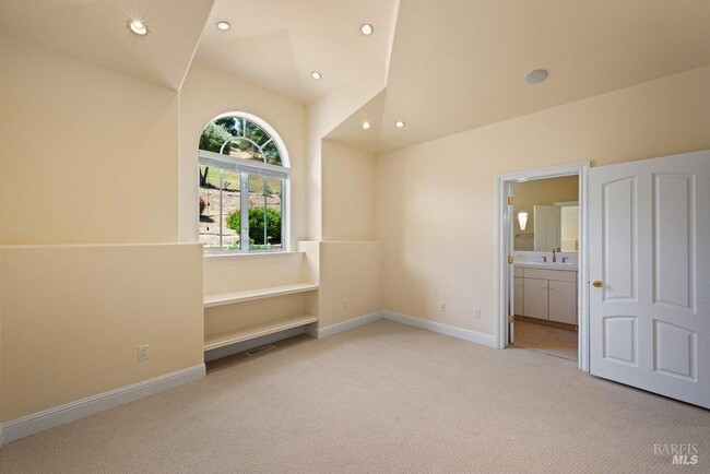 Building Photo - 10 Warrens Way