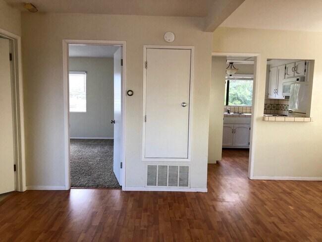 Building Photo - Pierpont Beach Home