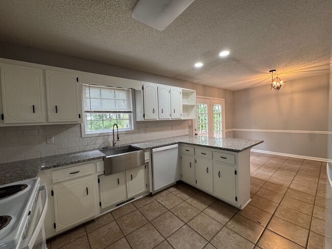 Building Photo - 2587 Elkmont Dr
