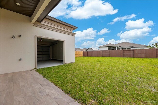 Building Photo - 27 Viola St