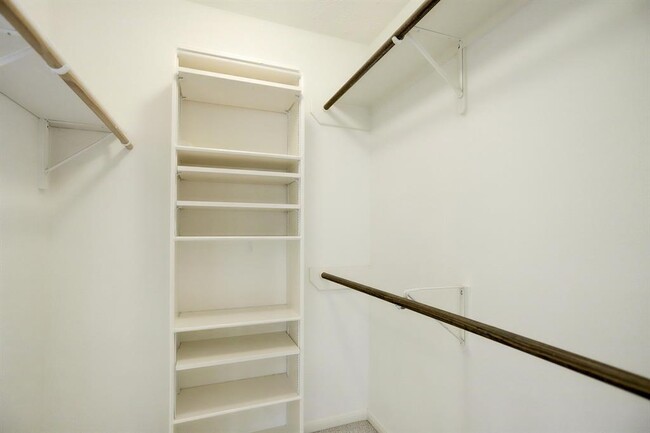 Building Photo - 8051 Bay Branch Dr