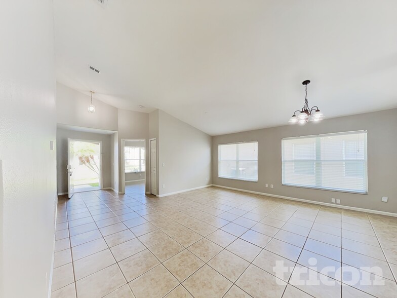 Building Photo - 6637 Shadow Oak Ln