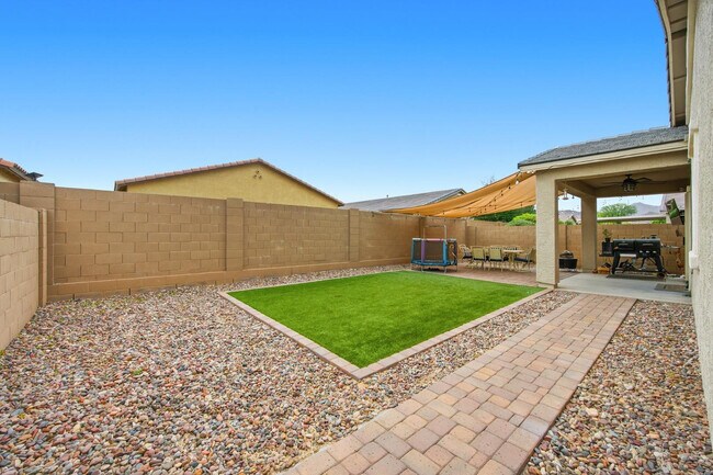 Building Photo - 21359 W Alvarado Rd