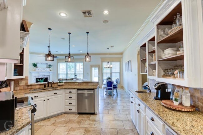 Building Photo - 609 Toulouse Ct