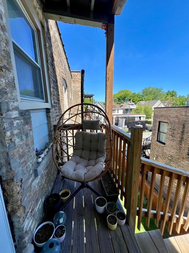 Building Photo - 3703 N Hoyne Ave