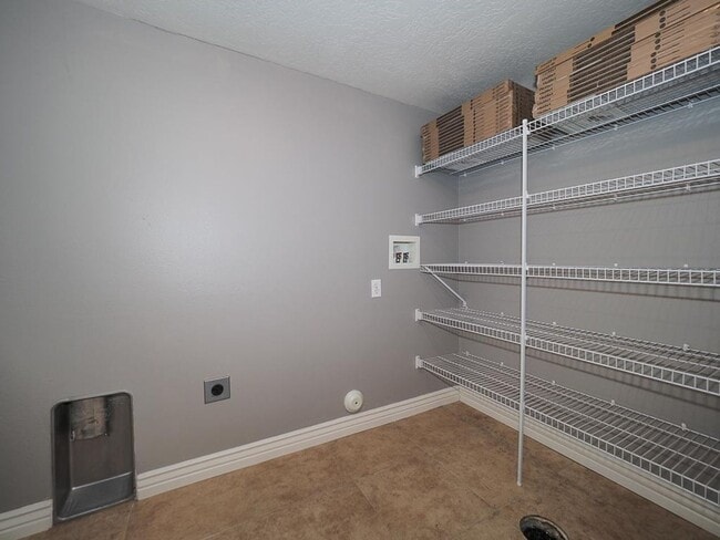 Building Photo - Beautiful Daybreak Condo