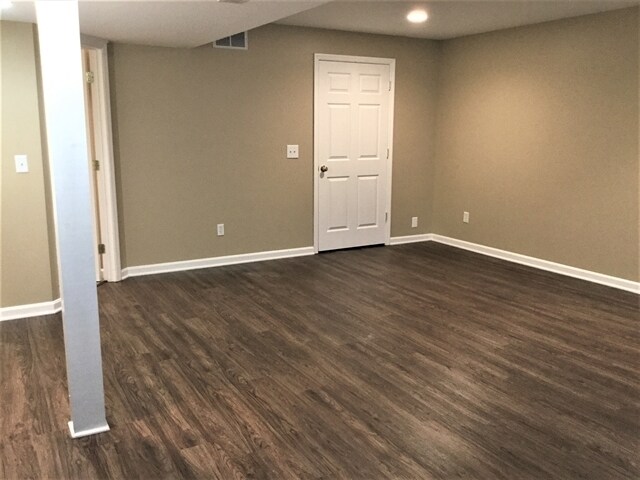 Building Photo - 672 East Lake Lane