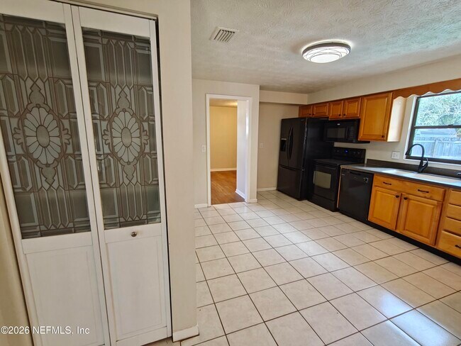 Building Photo - 588 Madeira Dr