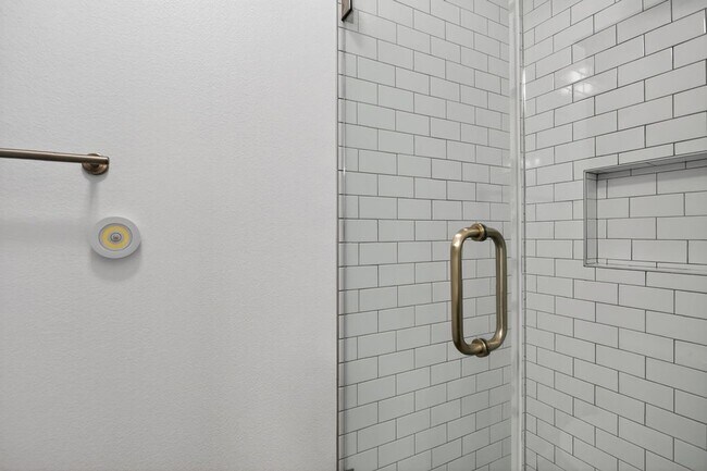 Building Photo - Sought After Wimbledon Village Home
