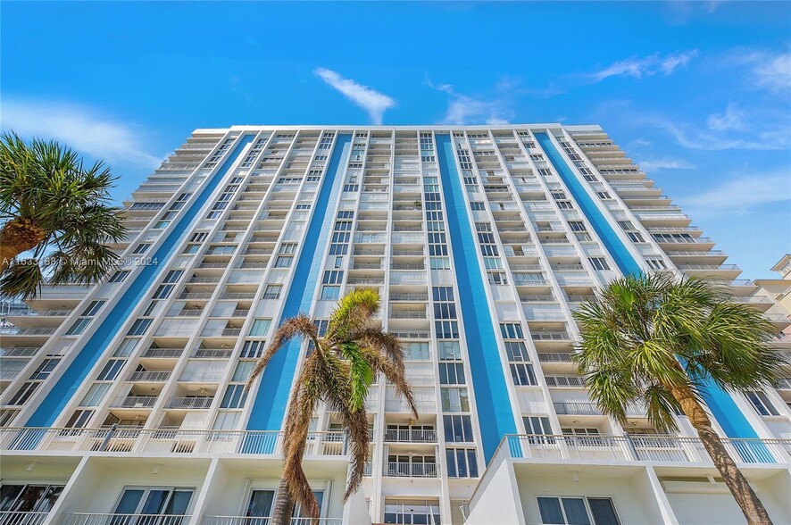 Building Photo - 881 Ocean Dr