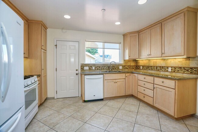 Building Photo - 3BR/1BA North Shoreview Home with Yard & Redwood Deck | Pet Friendly | Near Caltrain | YouTube Tour