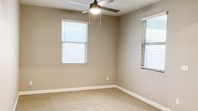 Building Photo - "Spacious 3-Bed, 3-Bath Mesa Retreat with ...