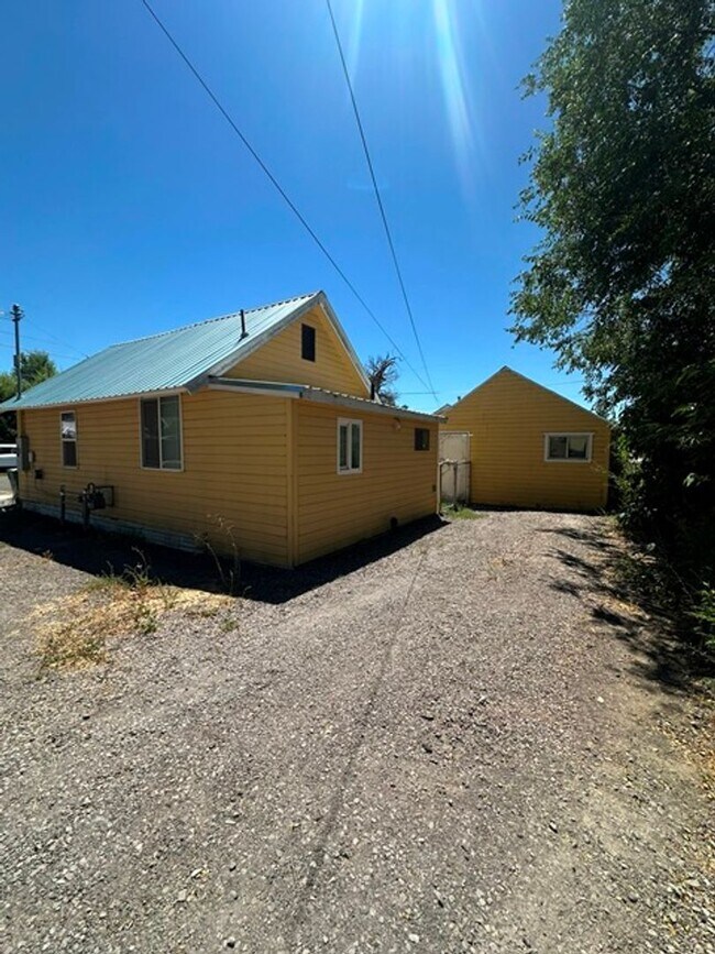 Building Photo - 1220 Martin St