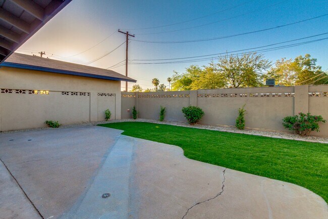Building Photo - 4 Bedroom, 3 Baths, includes 2 Master Suites Just 1-Mile from ASU
