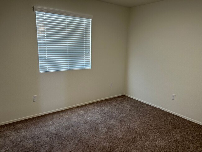Building Photo - DESERT SKY TOWNHOME WITH POOL!