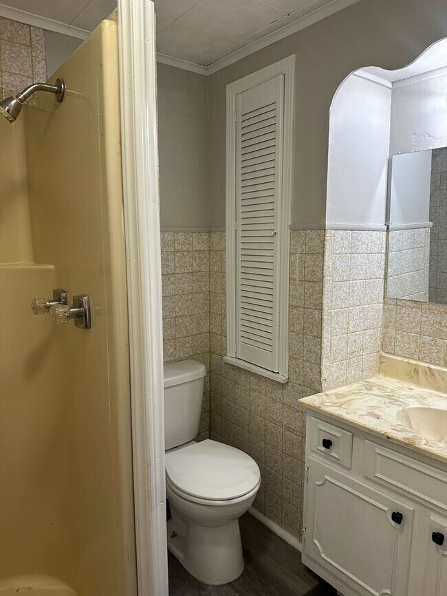 Building Photo - Spacious 3BR/2BA with Cozy Fireplace & Bright Living