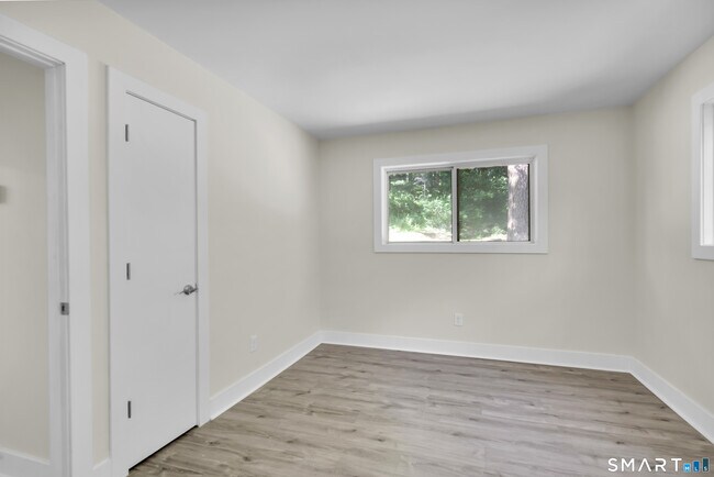 Building Photo - 450 Danbury Rd