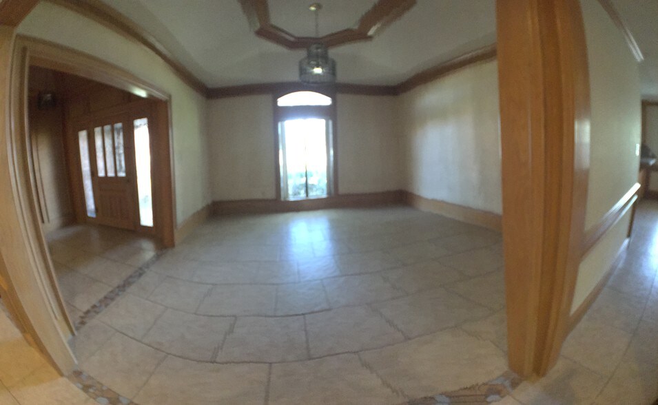 Building Photo - 3809 N 1st Ln W