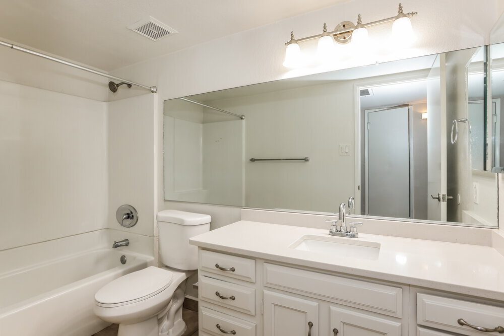 Building Photo - 2300 E Chicago St