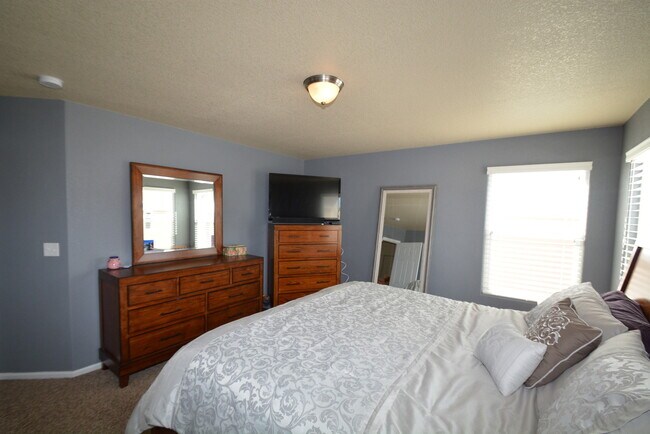 Building Photo - Beautiful 2-story home in D-49 available to move in on 05/01/2026! The owner allows 1 dog up to 7...