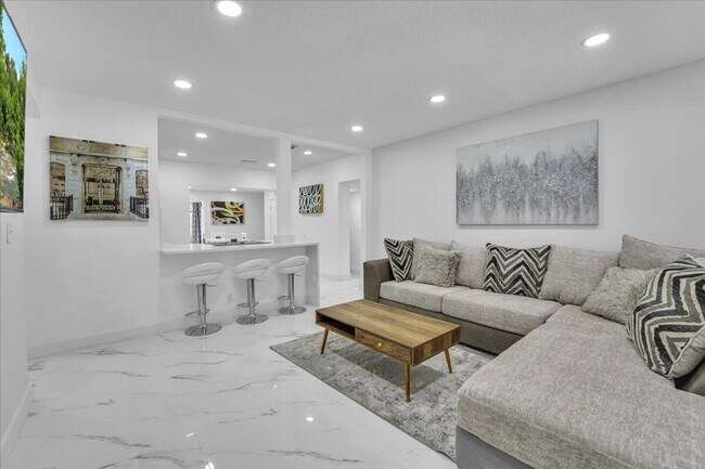 Building Photo - 1208 N 25th Ave