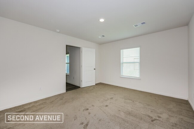 Building Photo - 1321 Woodwinds Dr