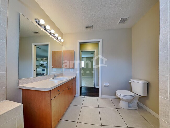 Building Photo - 6244 34th Pl E