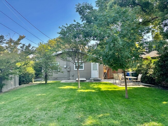 Building Photo - Charming 3/1 in the Heart of Tower Distict