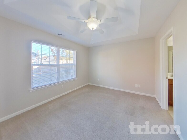 Building Photo - 420 Hedge Grove Ln