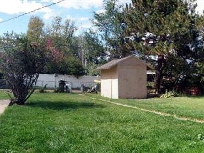 Building Photo - Brick Ranch with 4 bedrooms and Basement
