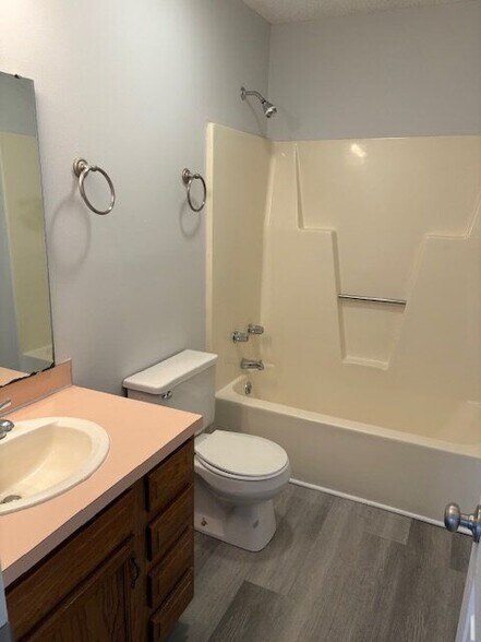 Building Photo - 143 W Victoria Ct