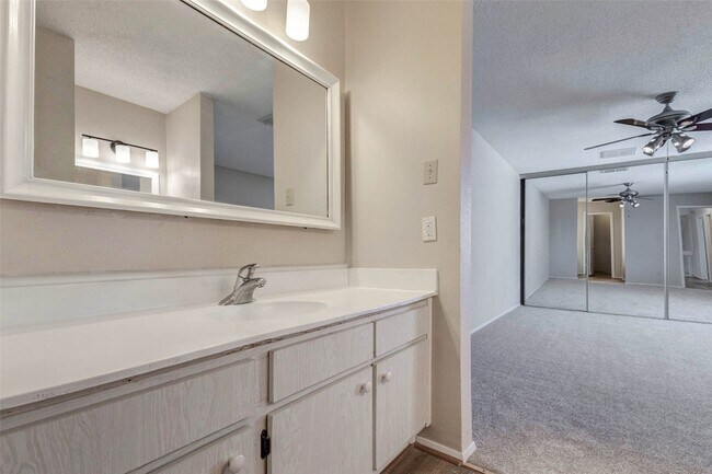 Building Photo - 2952 Meadowgrass Ln