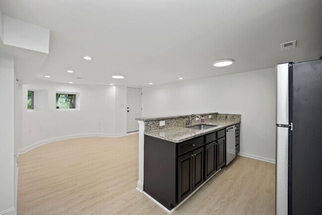 Building Photo - Sunlit & Fully Updated 2BR/1BA Condo in the Heart of U Street Corridor