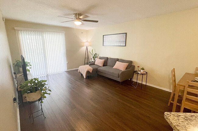 Primary Photo - 1964 Lake Atriums Cir