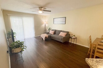 Building Photo - 1964 Lake Atriums Cir