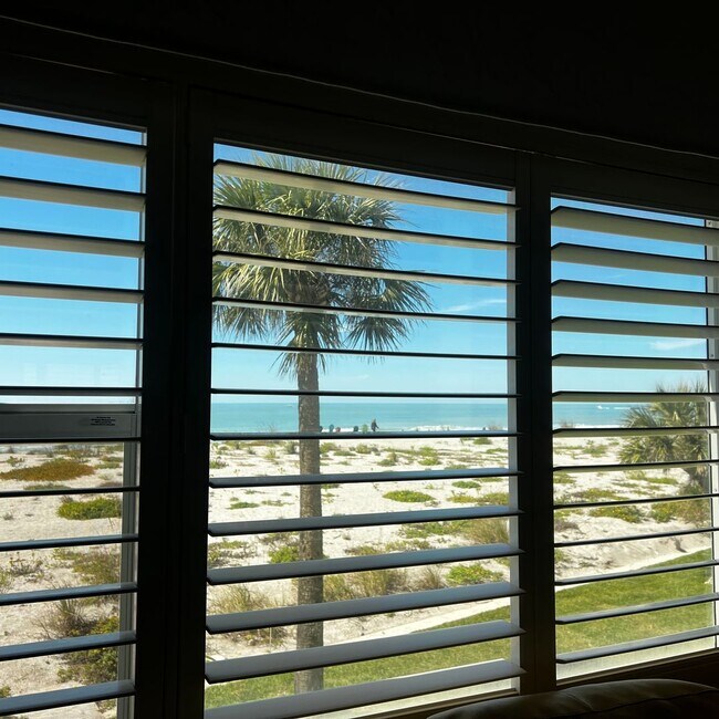 Building Photo - 2BD/2BA on the Gulf of Mexico!