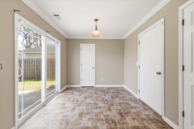 Building Photo - Private Backyard + Pet-Friendly Living Near Pooler & Savannah – Move-In Ready