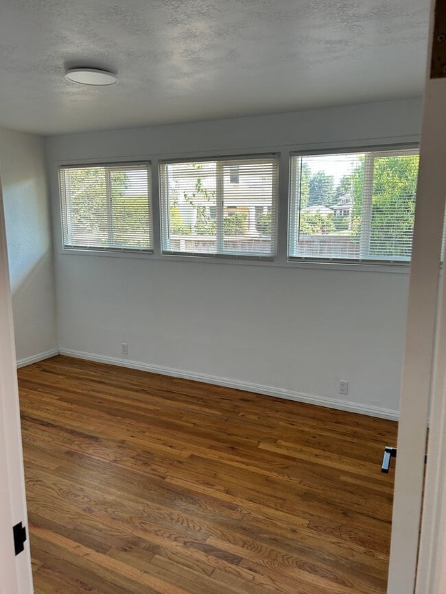 Building Photo - Updated Three Bed One Bath House Eureka
