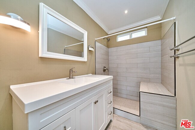 Building Photo - 2660 Conata St