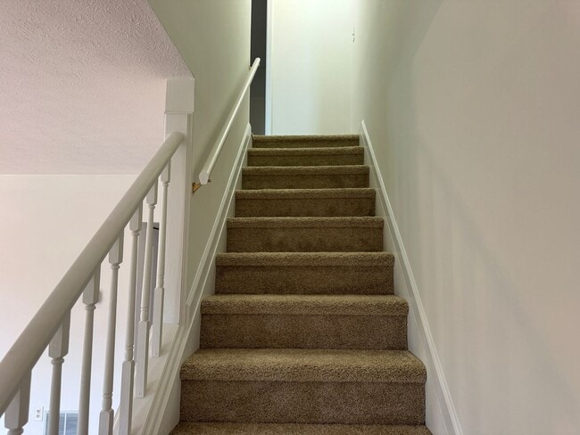 Building Photo - Gorgeous 2 BR Townhouse in New Market!