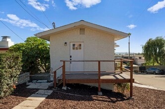 Building Photo - 1 Bedroom 1 Bathroom Studio in Pacific Beach.