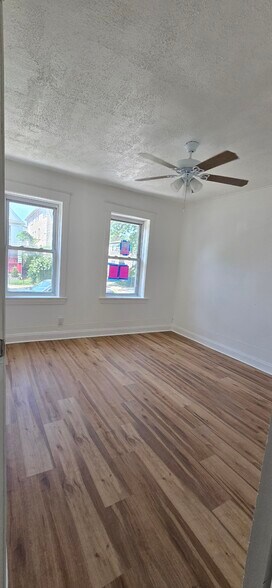 Building Photo - 145 N 21st Ave