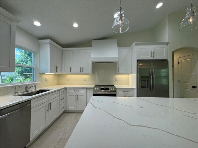 Building Photo - 1340 3rd St