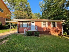 Building Photo - 2884 Meadowview Dr SE