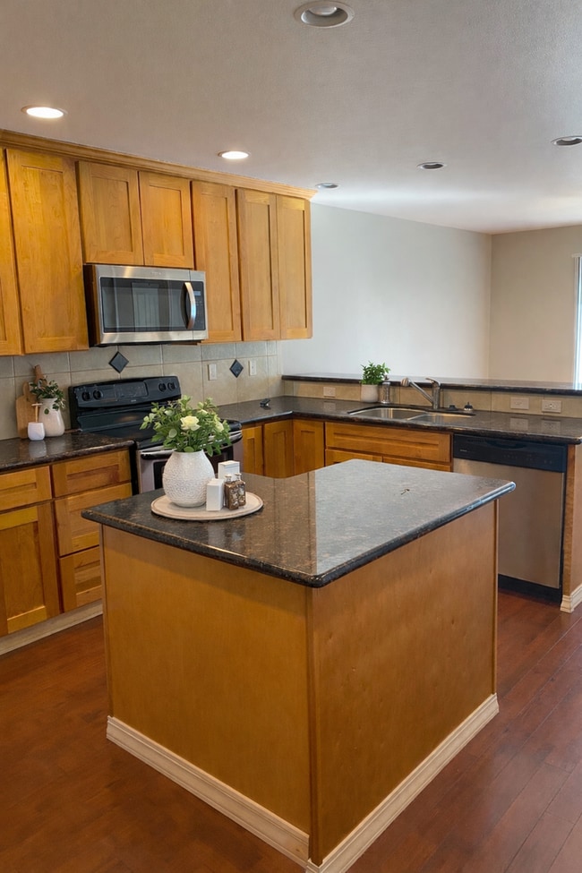 Building Photo - This Home Checks All the Boxes (and Then Some)!