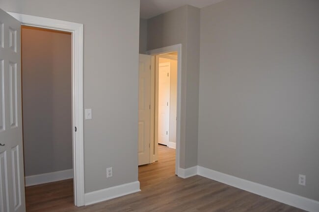 Building Photo - 26 Village Ln