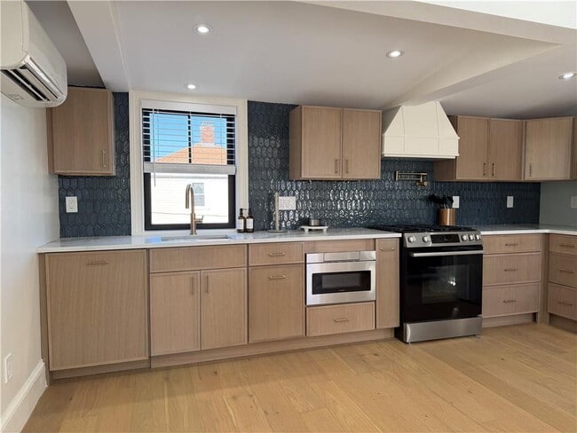 Building Photo - 7 Dearborn St