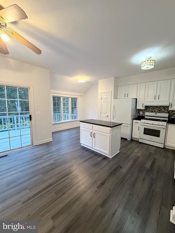 Building Photo - 14066 Madrigal Dr