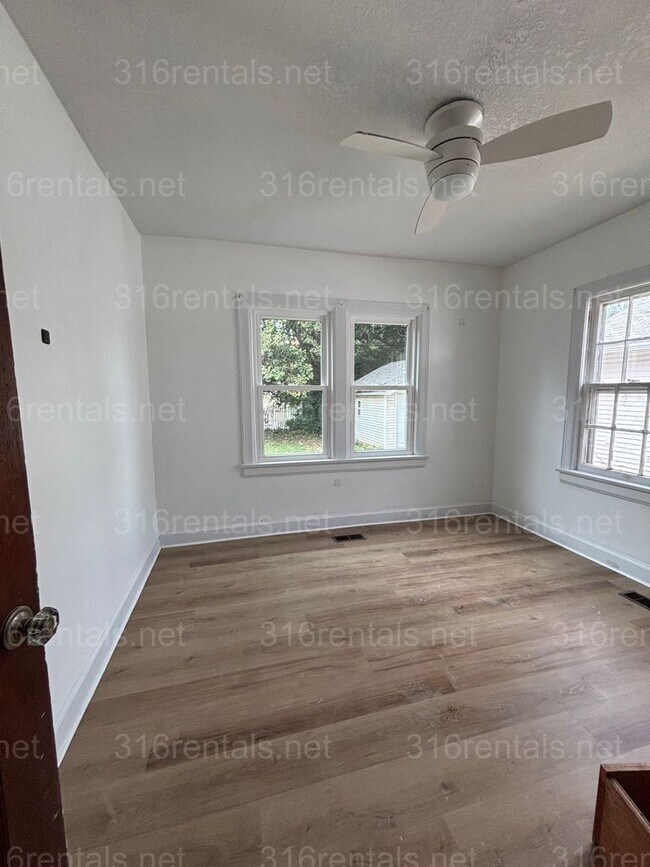 Building Photo - 503 N Summit St