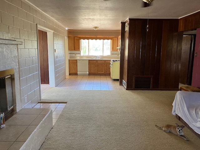 Building Photo - 2028 Cottonwood Ln